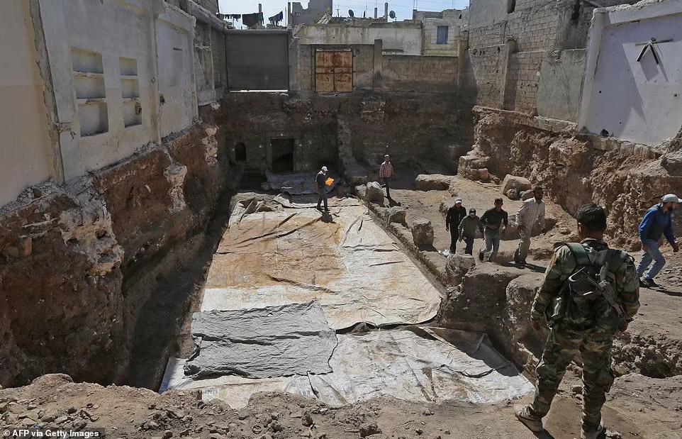 اكتشاف لوحة فسيفساء نادرة عمرها 1600 سنة تصور معركة طروادة في منزل بسوريا