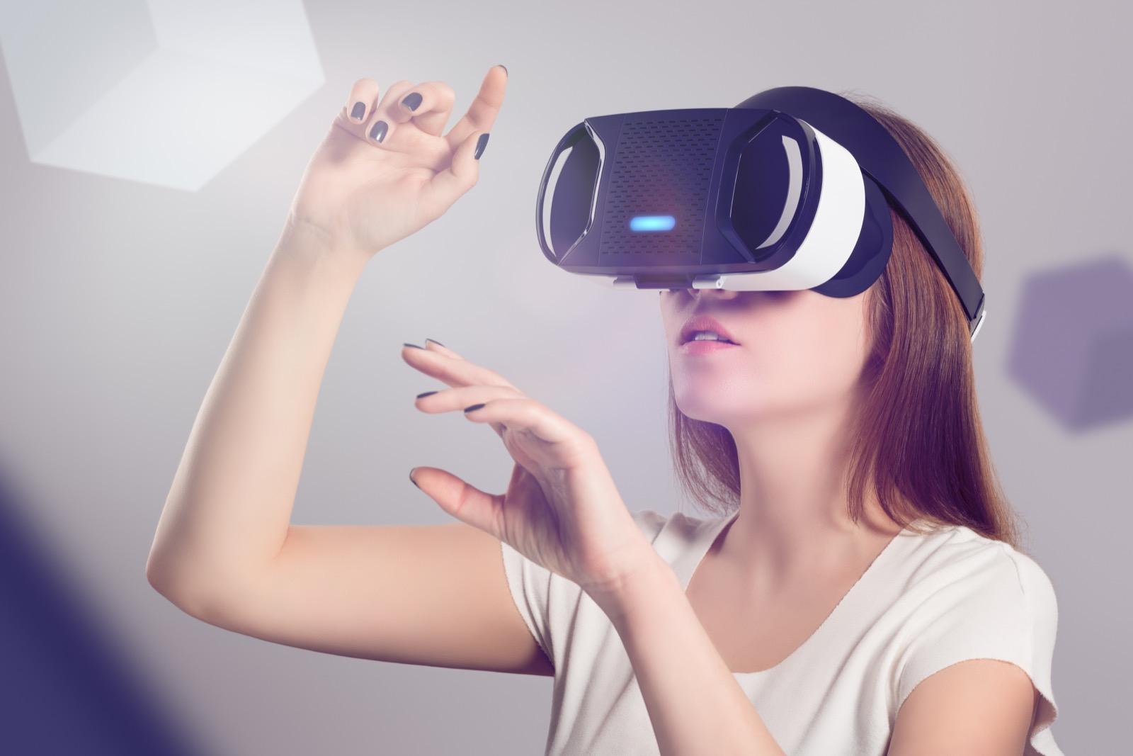 كيف تعمل تقنية الواقع الافتراضي VR ؟ وما هي أهم النظارات التي تدعمها؟