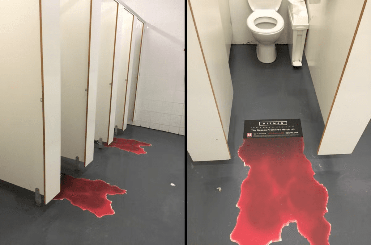 دم مزيف أمام المراحيض العامة