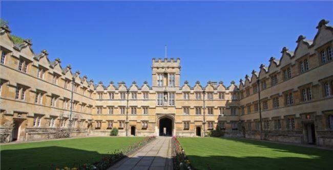 افضل جامعات العلوم السياسية في بريطانيا - أوكسفورد