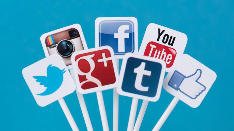 تطبيقات التواصل الإجتماعي Social media App