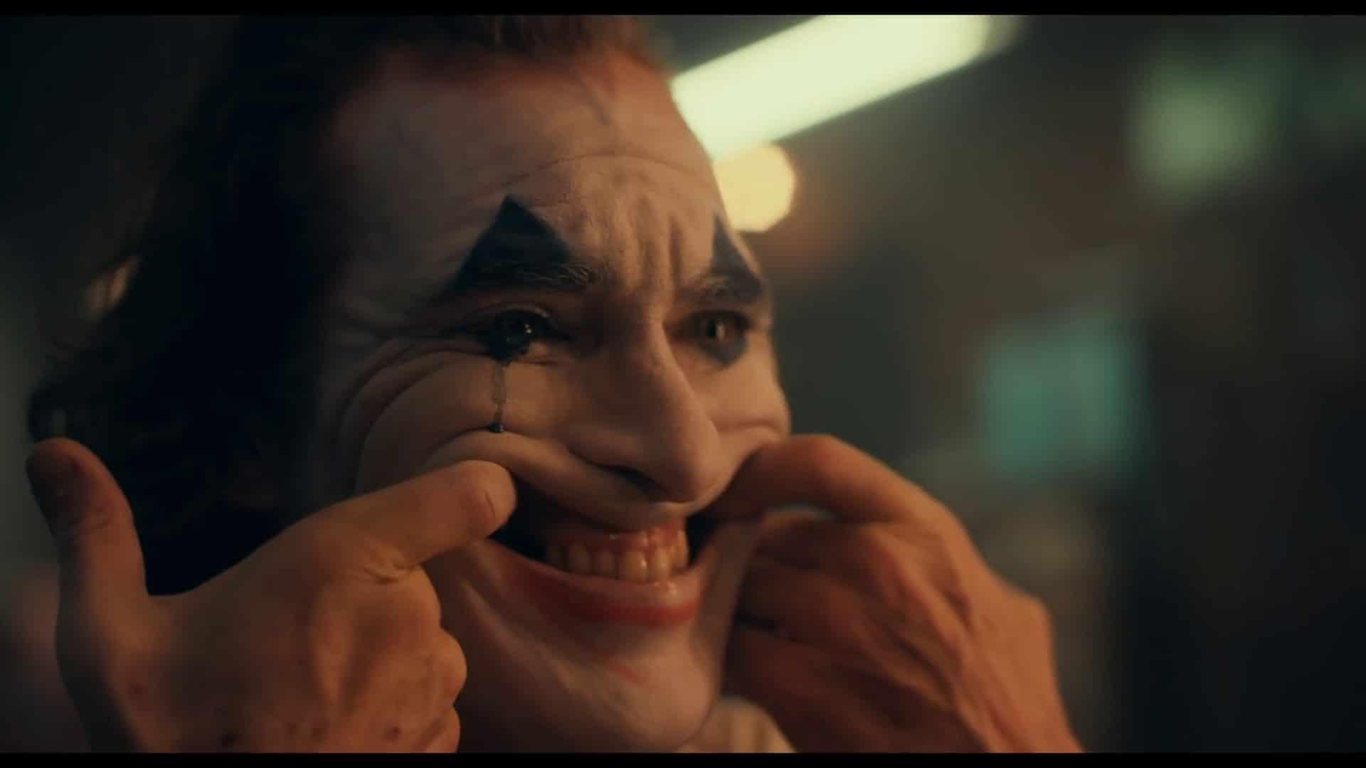Joker 2019 يبتسم بحزن