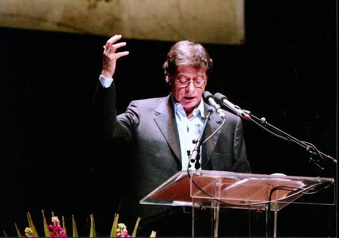 الشاعر محمود درويش