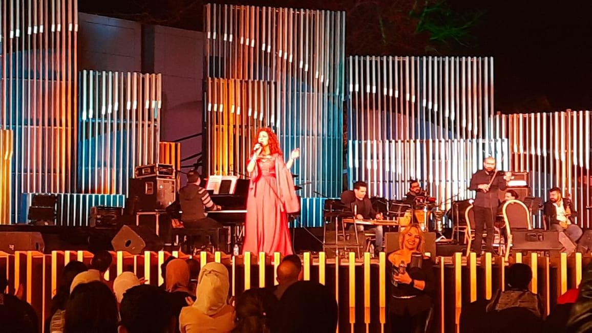 لينا شماميان وفرقتها في حفل غنائي بالأوبرا 