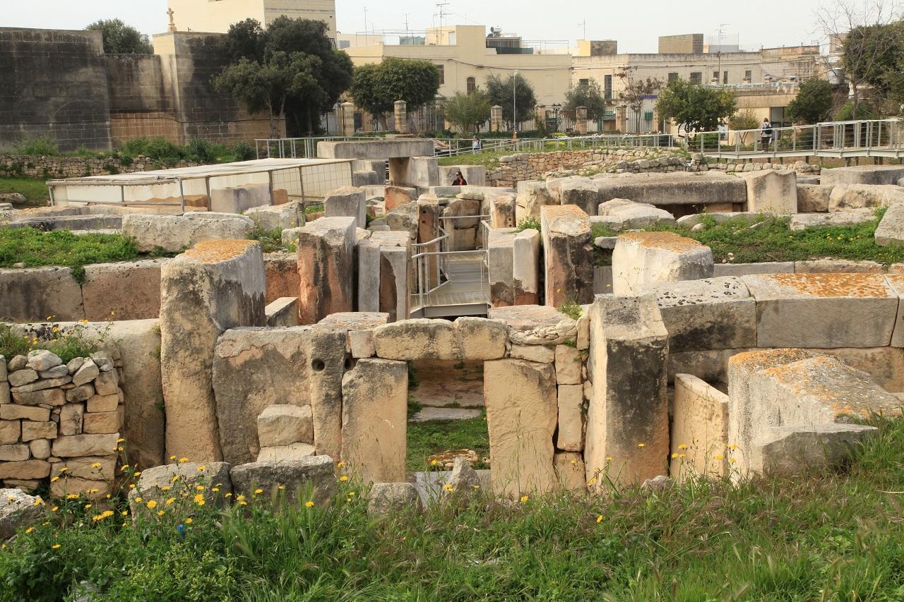 Malta_-_Tarxien_-_Triq_it-Tempji_Neolitici_-_Temples_34_ies