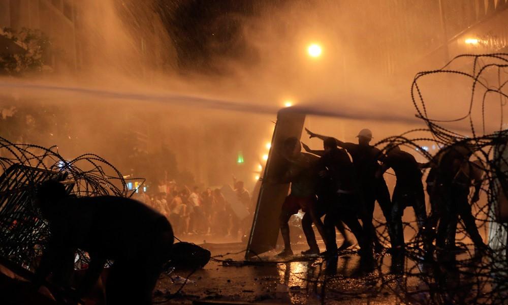 الشرق الأوسط في عام كامل بعيون مصوري Associated Press 1