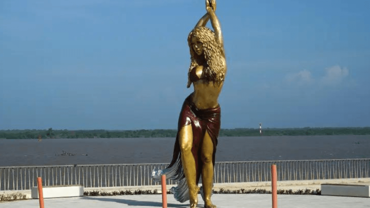 شاكيرا تمثال برونزي كولومبيا أراجيك فن