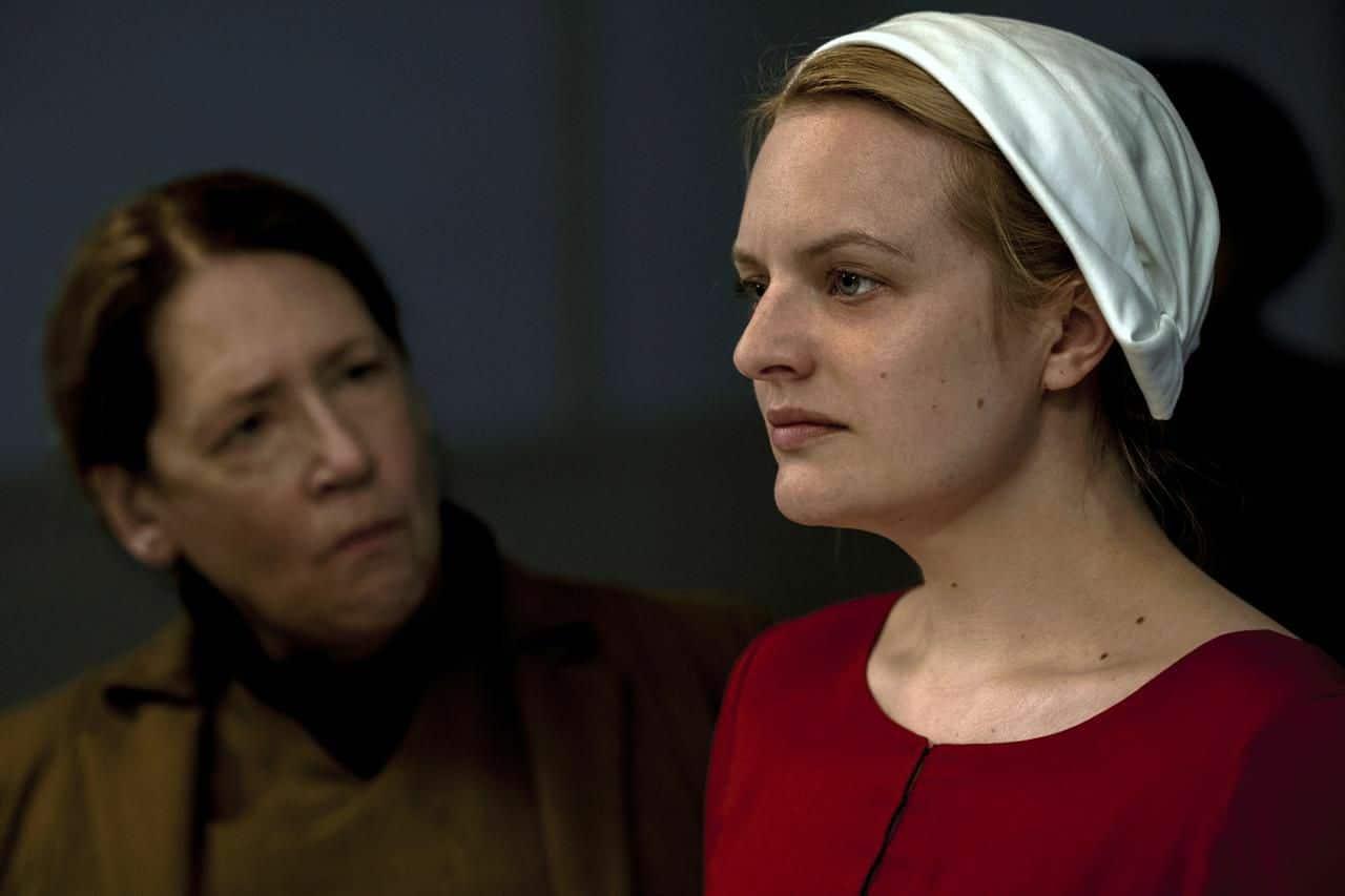 مسلسل The Handmaid's Tale وموسم جديد: وتُستكمل حكاية الذل والألم.. حكاية أَمَة..