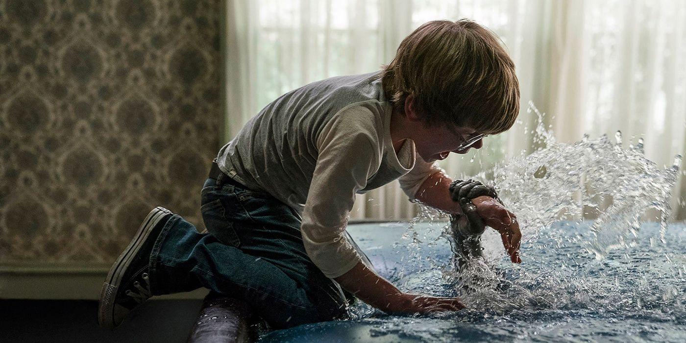 الطفل "جوليان هالليارد" وهو يلعب دور "ديفيد غلاتزل". The conjuring 3