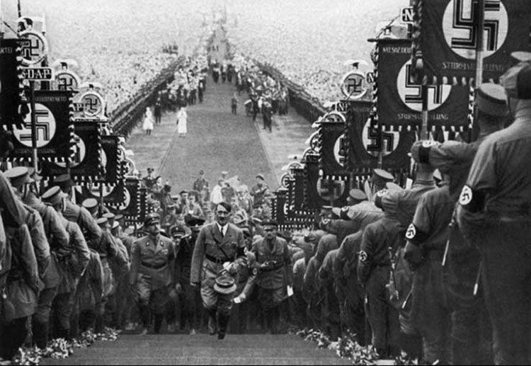Adolf-Hitler أدولف هتلر