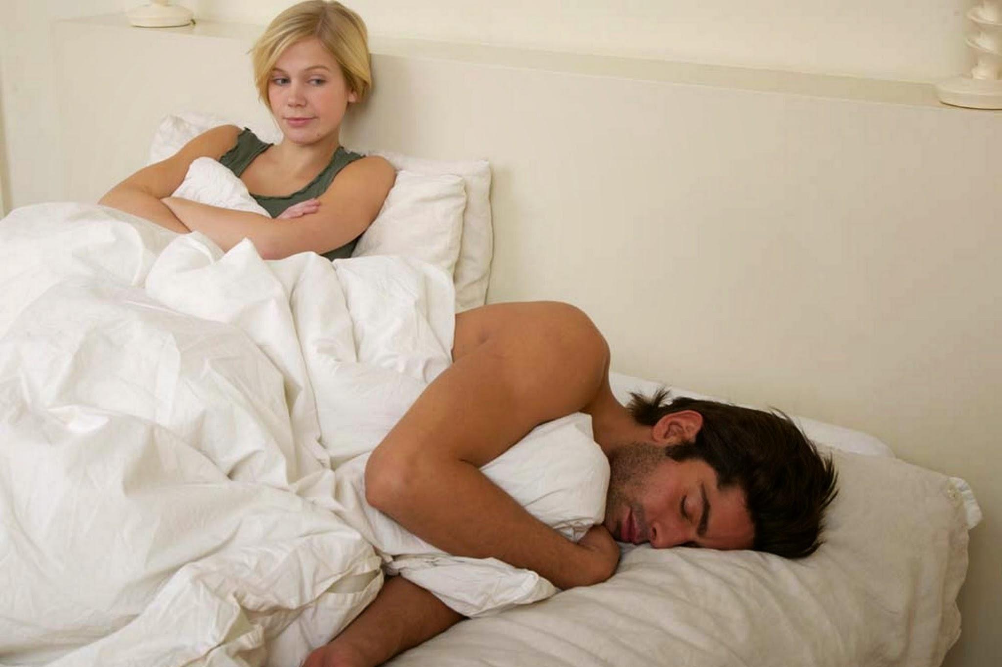 Рассказ притворилась спящей. Мужчина в постели с женой. Женщина отказывает мужчине в постели. Женщина хочет переспать.