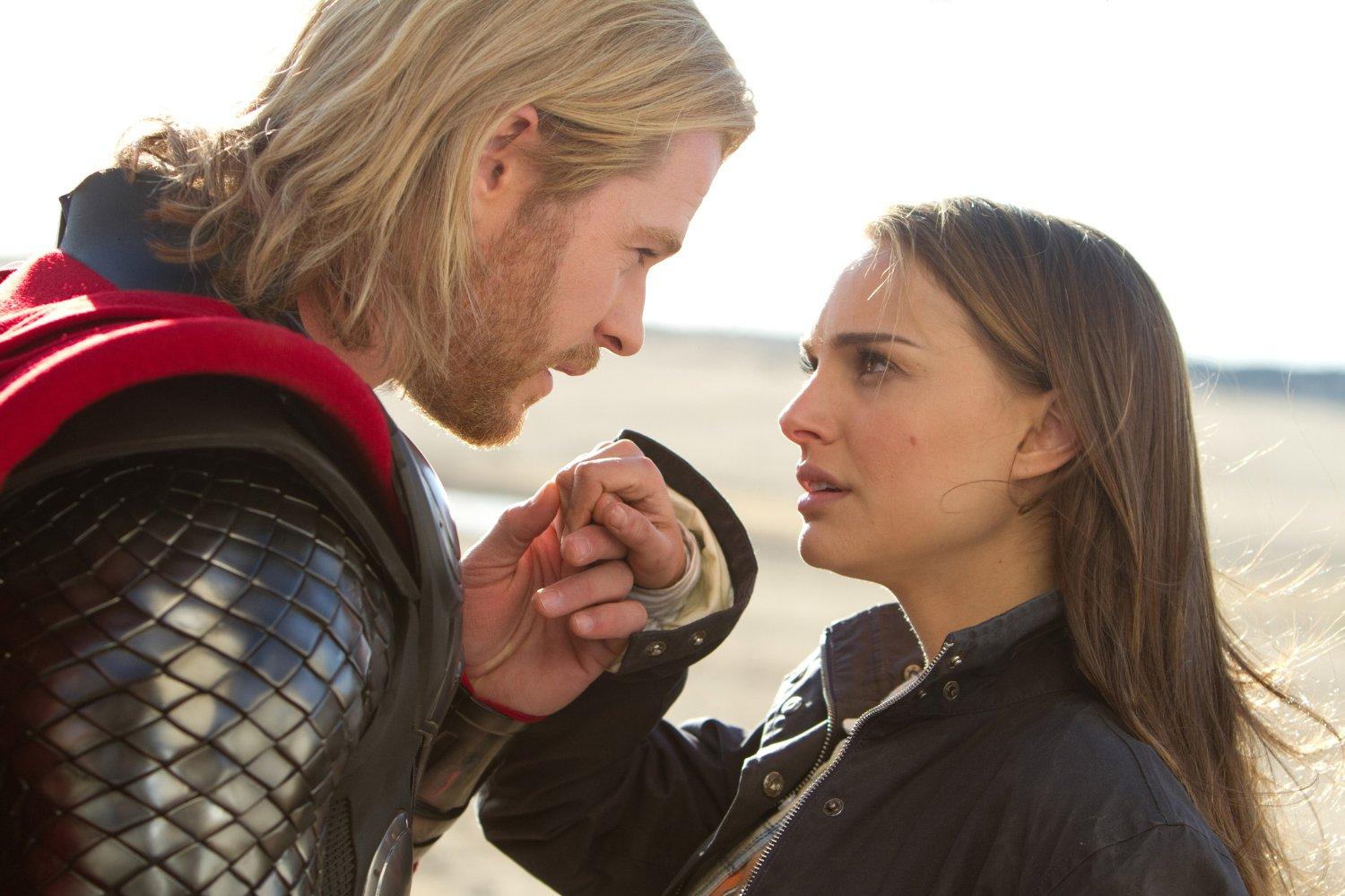 كريس هيمثورت وناتالي بورتمان فيلم Thor 2011