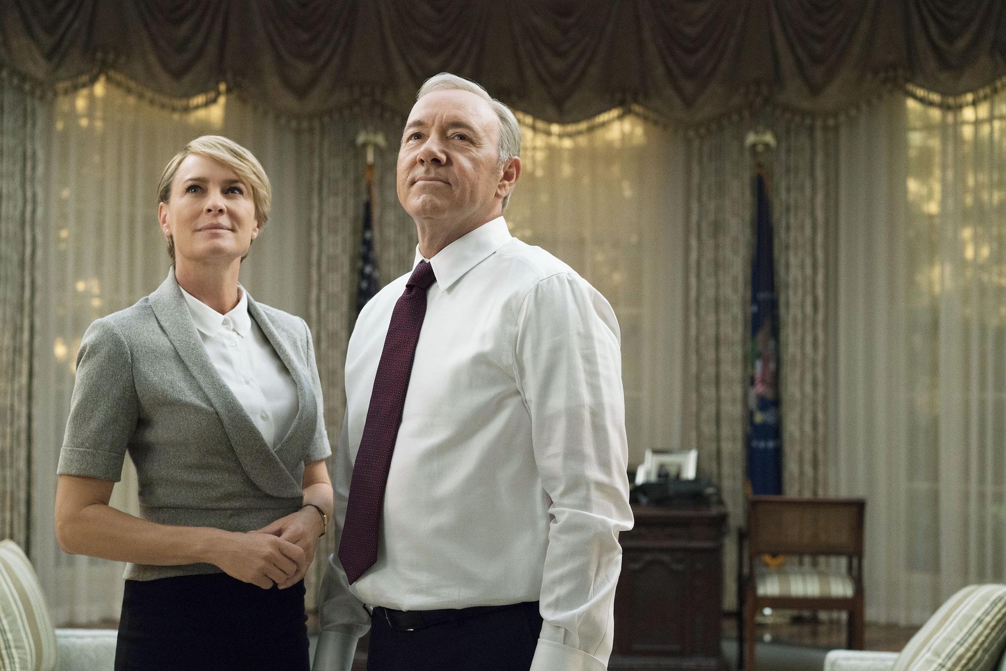 قصة مسلسل House of Cards (هاوس أوف كاردز) بيت الأوراق السواد القاطن