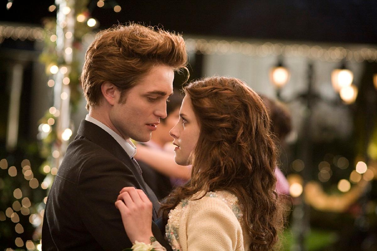 كريستين ستيوارت وروبرت باتنسكون من فيلم Twilight