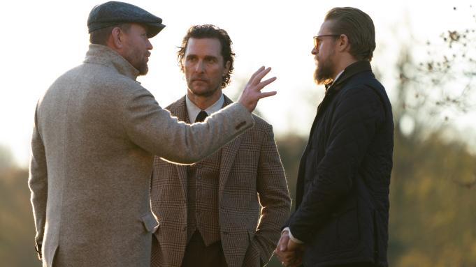ماثيو ماكونهوي في مشهد من الفيلم الصادر هذا العام The Gentlemen 