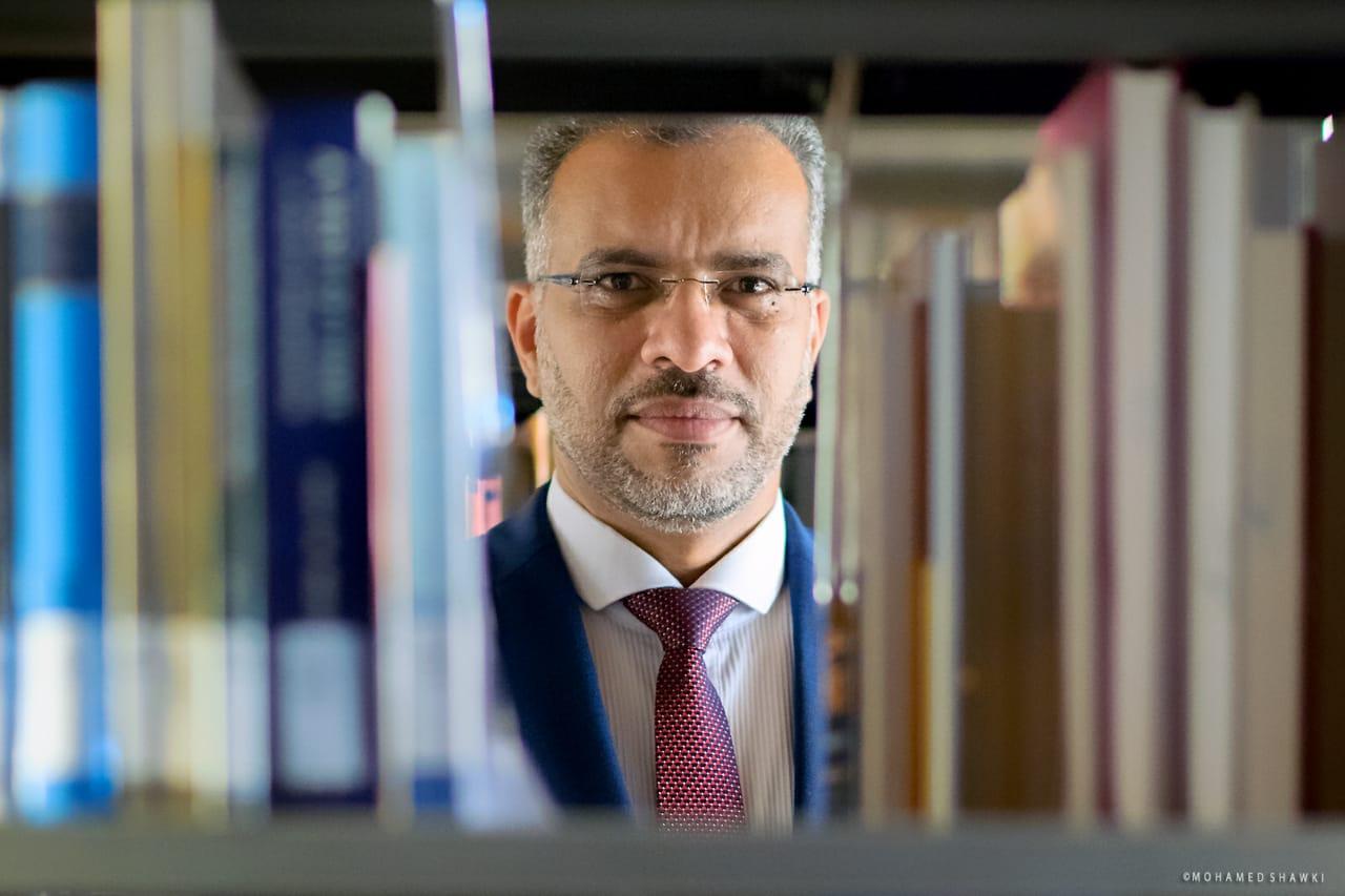 من يخاطب الدكتور محمد طه الطبيب النفسي المصري الشهير بكتاباته!