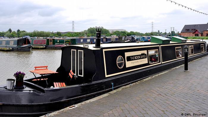 the book barge من أغرب متاجر بيع الكتب في العالم وأكثرها دهشة