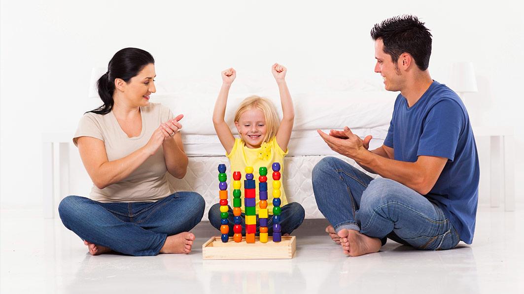 الثناء على الطفل وتشجيعه