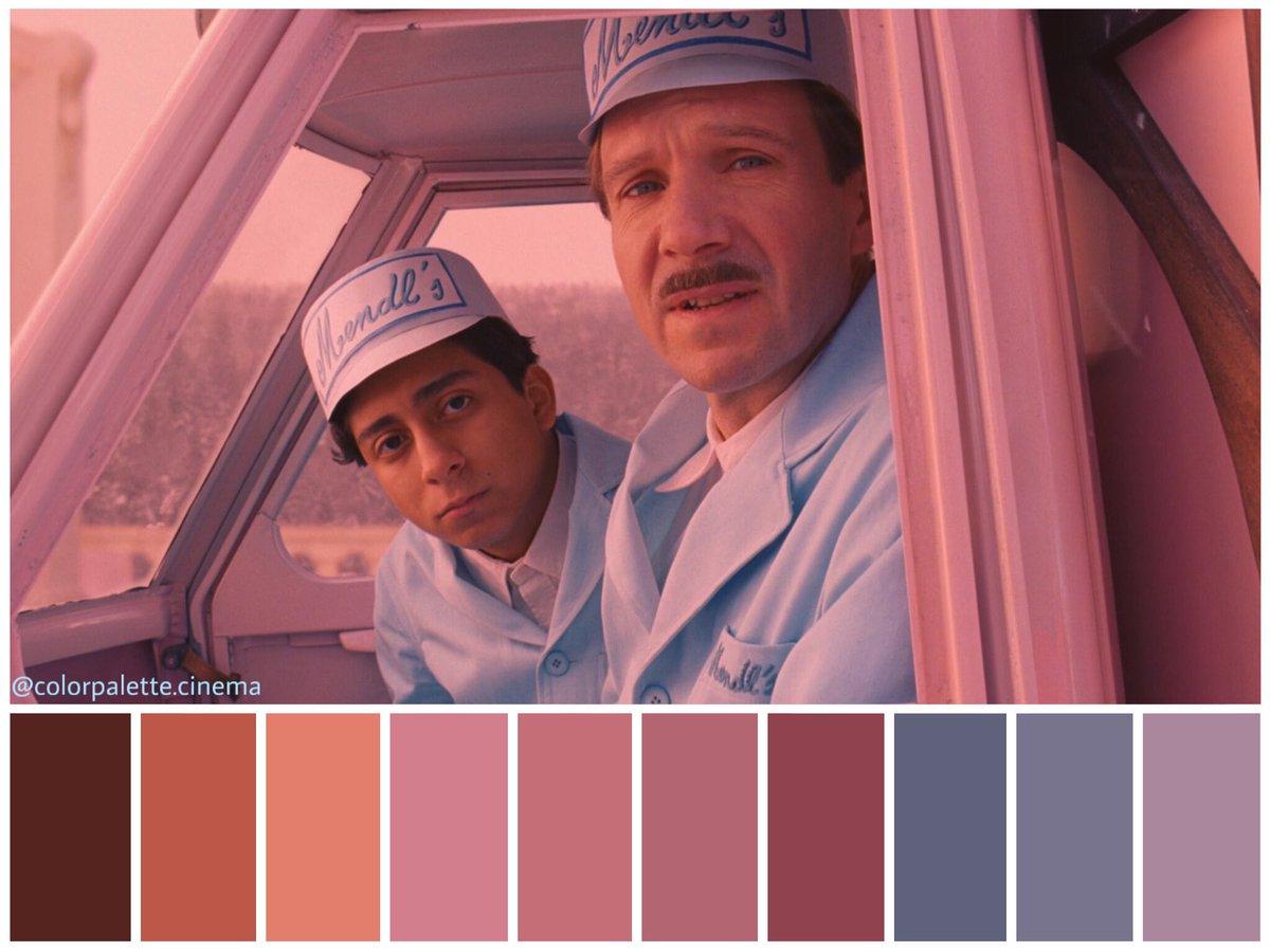 مسيو جوستاف وصبي اللوبي في الفترة الزمنية الأولى من فيلم The Grand Budapest Hotel.