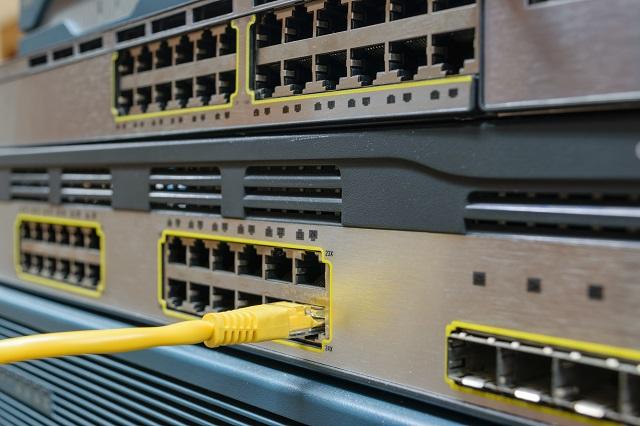 أيهما أفضل للشبكة Hub و Switch و Router وماهي الفروق بينها