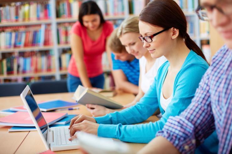 photodune-4161532-studying-m_1