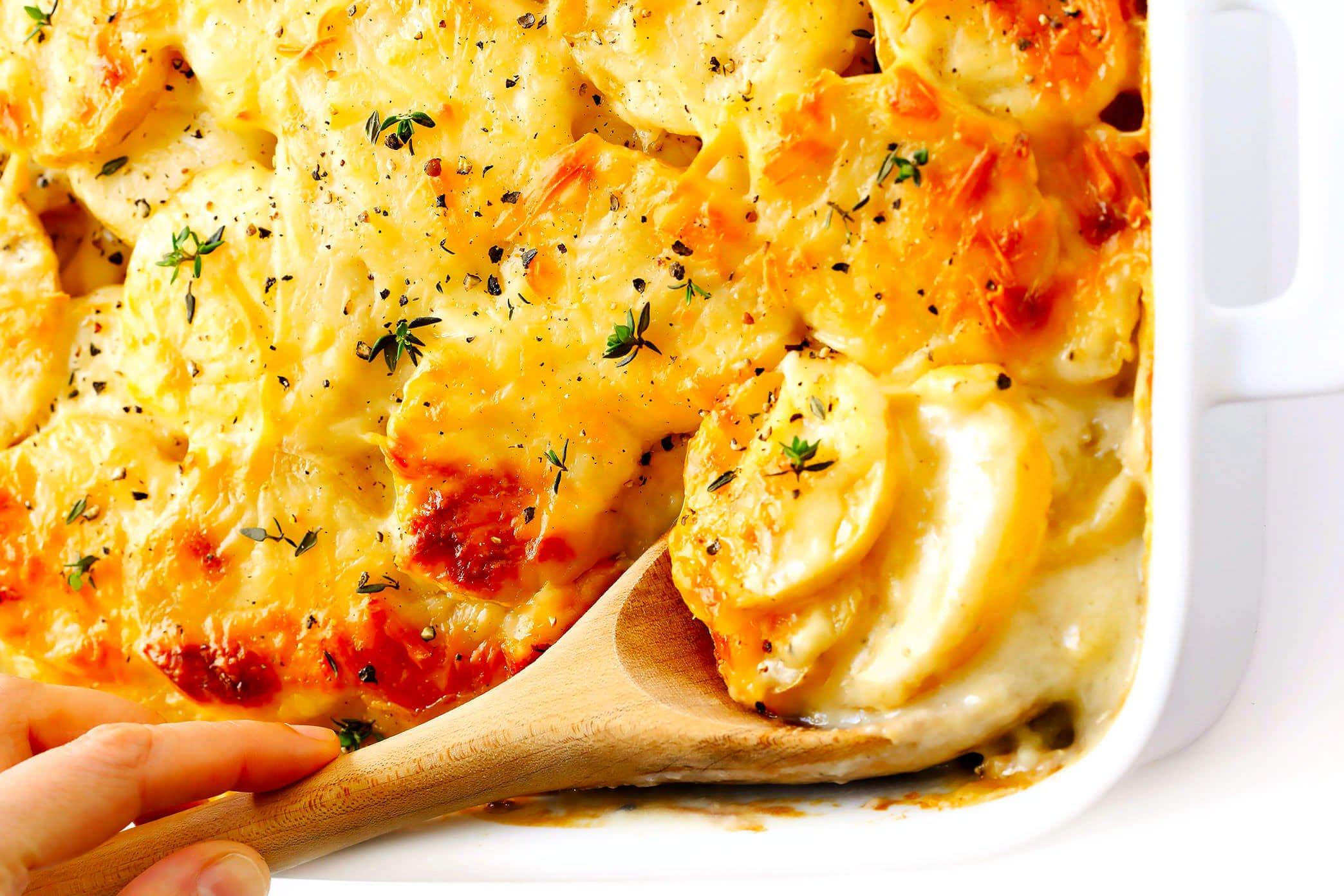 بطاطا بصلصة الجبن