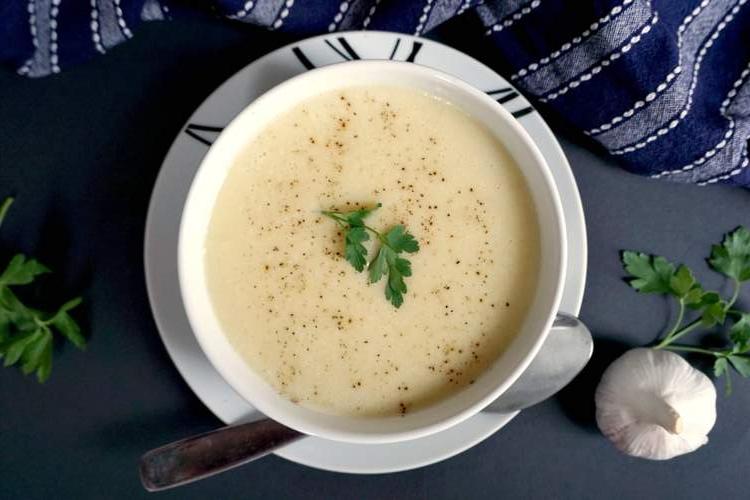 شوربة الثوم الإيطالية