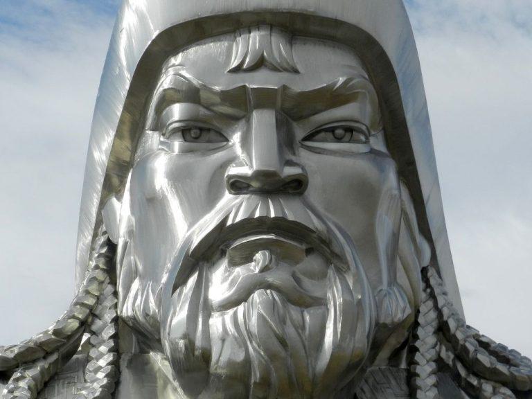 تمثال القائد المغولي جنكيز خان