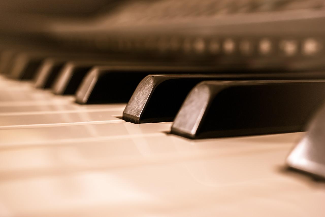 بيانو - فنانون عانوا من أمراض نفسية أثرت على ابداعهم