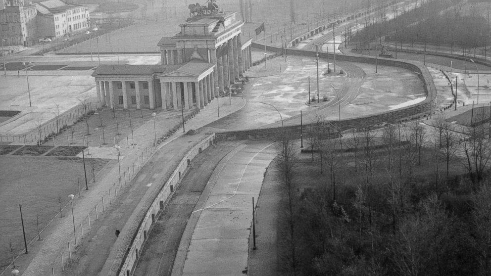 جدار برلين .. 19 نوفمبر 1961