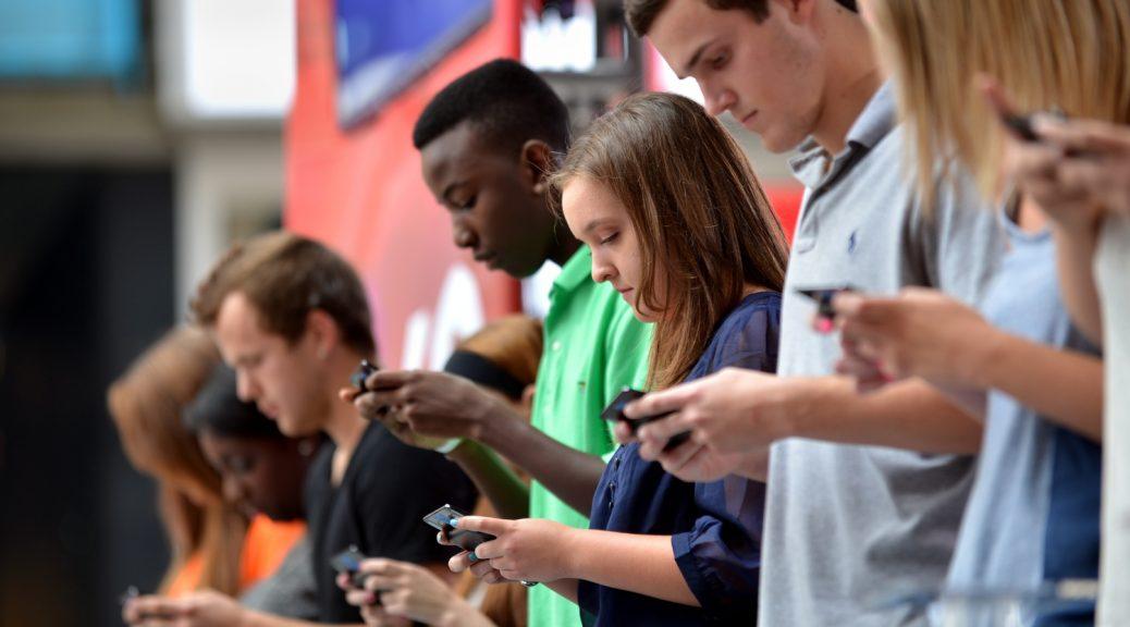 قواعد يجب الإلتزام بها عندما يمتلك المراهقين هواتفهم الذكية!