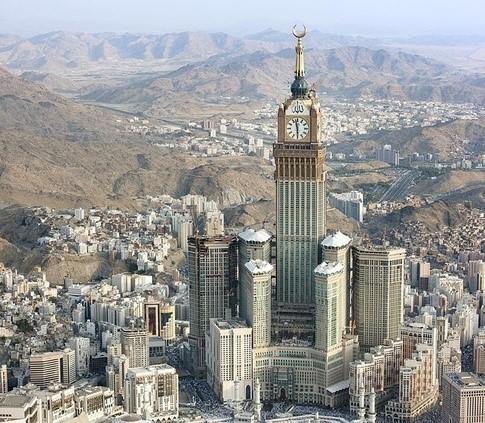 برج الساعة الفندقي الملكي أحد أطول مباني في العالم