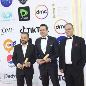 ظافر العابدين وأنيس الأسود بمهرجان القاهرة السينمائي 43 بعد تسلم الجوائز