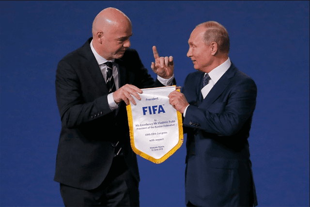 الفيفا والاتحاد الأوروبي يحرمان روسيا من المشاركة في بطولات كرة القدم