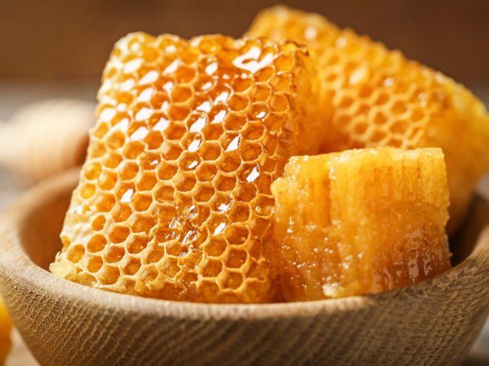 كيف أعرف شمع العسل الأصلي من المغشوش؟