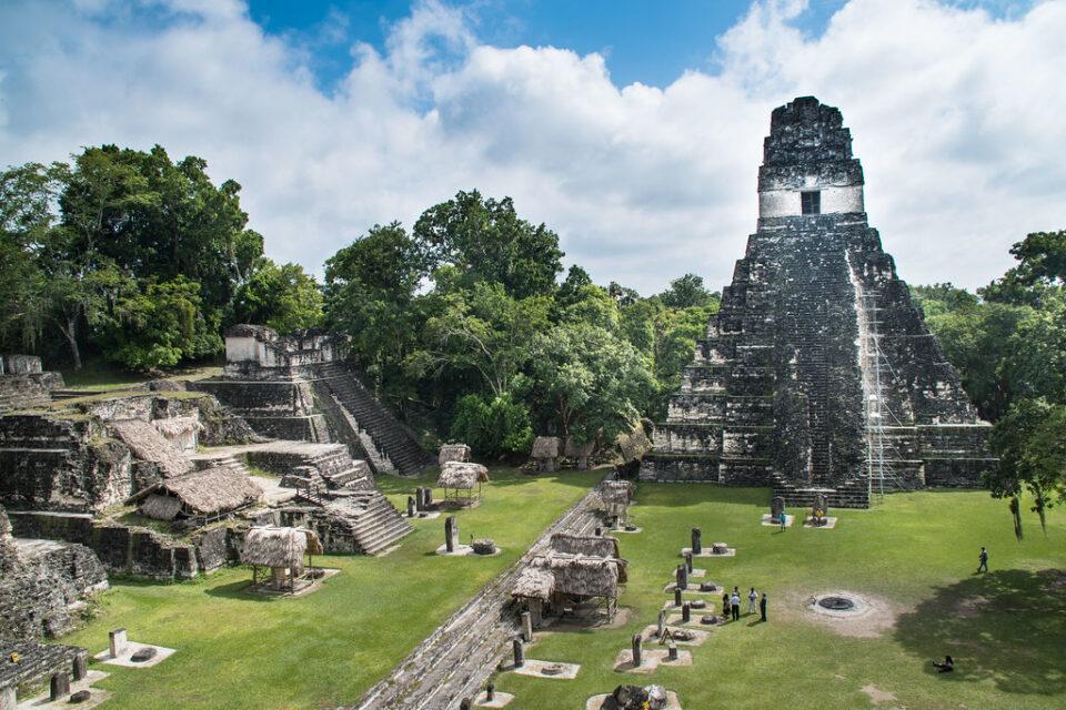 أنقاض مدينة كاملة قديمة، تعود لحضارة المايا