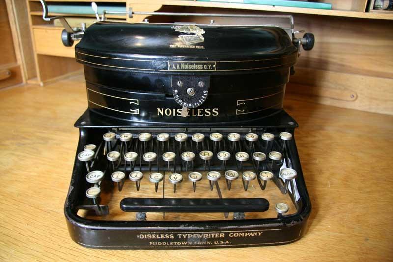 جهاز الآلة الكاتبة Typewriter