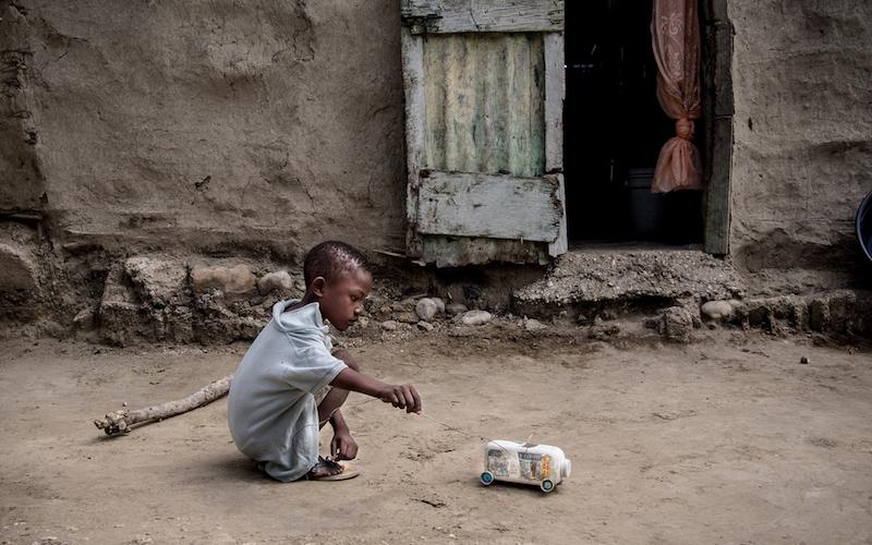 نسبة الفقر في العالم في تناقص مستمر، فهل الفقراء لا يزدادون فقرًا كما تعلمنا؟