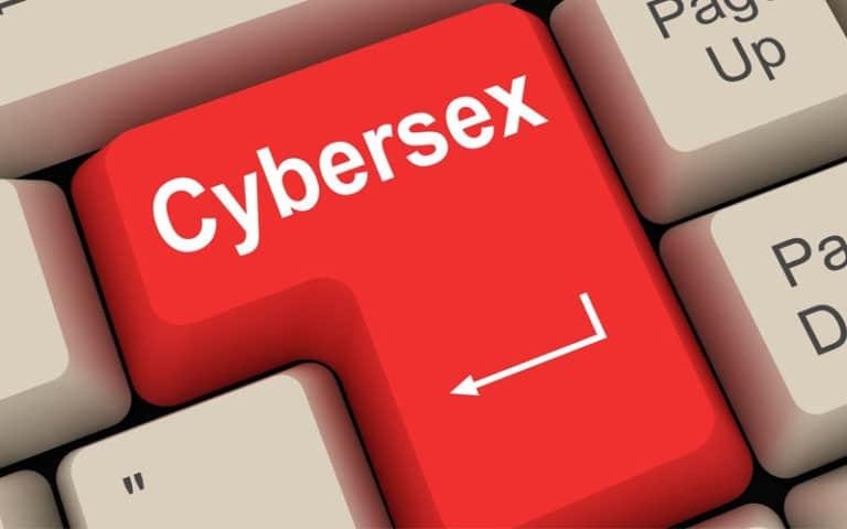 الجنس عبر الانترنت