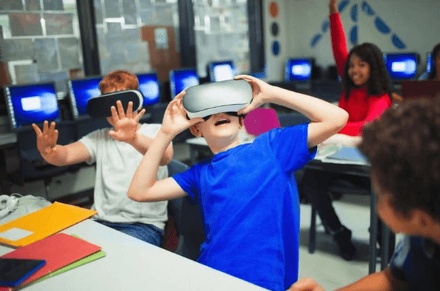 التعليم الهجين والواقع الافتراضي… اتجاهات التعليم التي ستؤثر على مدارس العالم عام 2020