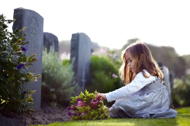 في زمن الجائحة، كيف نناقش فكرة الموت مع الأطفال؟