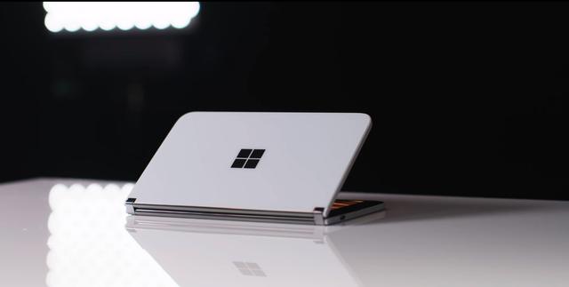 مراجعة هاتف Surface Duo القابل للطي بنظام أندرويد من مايكروسوفت