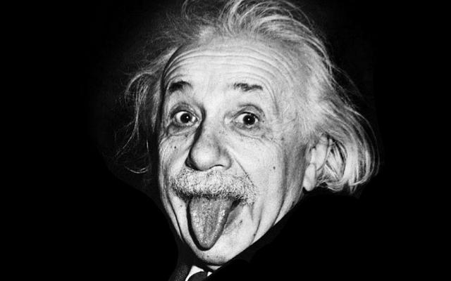بشأن تحدي الانطباع الأول وإغراق الميديا بالزيف: هل أينشتاين هنا أبله كما يبدو؟