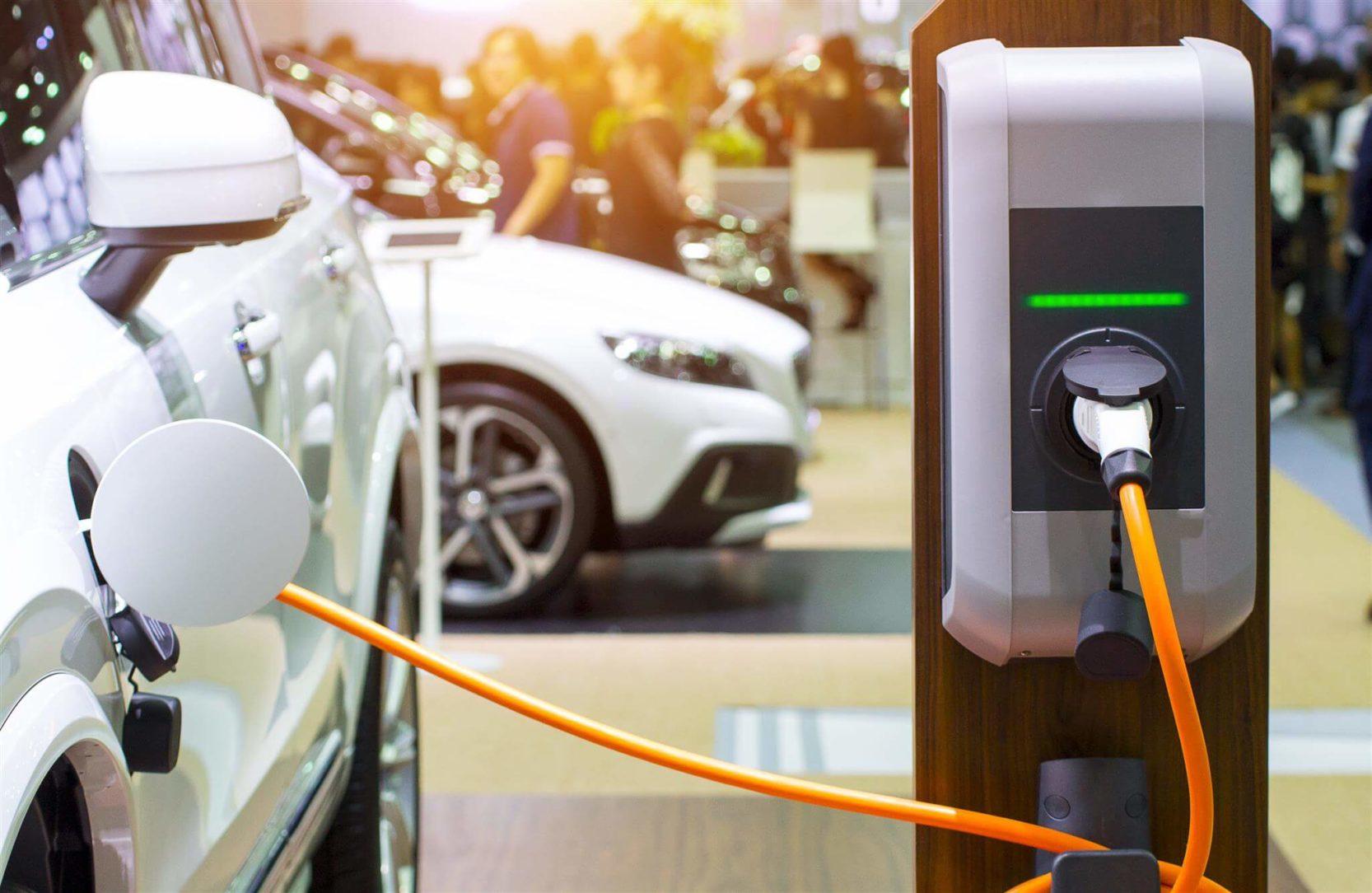 نظرة على مستقبل السيارات الكهربائية.. هل تنقرض سيارات الوقود قريباً؟