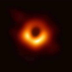 أفق الحدث Event Horizon للثقب الأسود