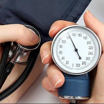 ما هو جهاز قياس ضغط الدم