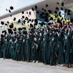 الجامعات السعودية وتخريج عدد من الطالبات