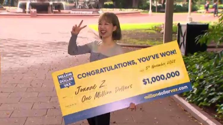 طالبة أسترالية تفوز بمليون دولار مقابل حصولها على لقاح كورونا