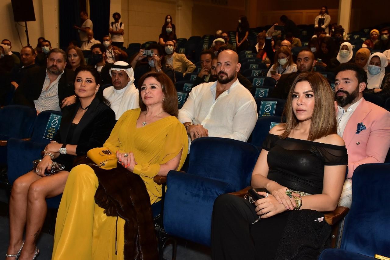 النجوم يشاهدون فيلم peace by chocolate