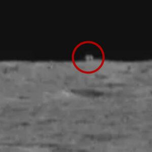المركبة الصينية الجوالة على القمر ترصد جسماً غامضاً على شكل مكعب